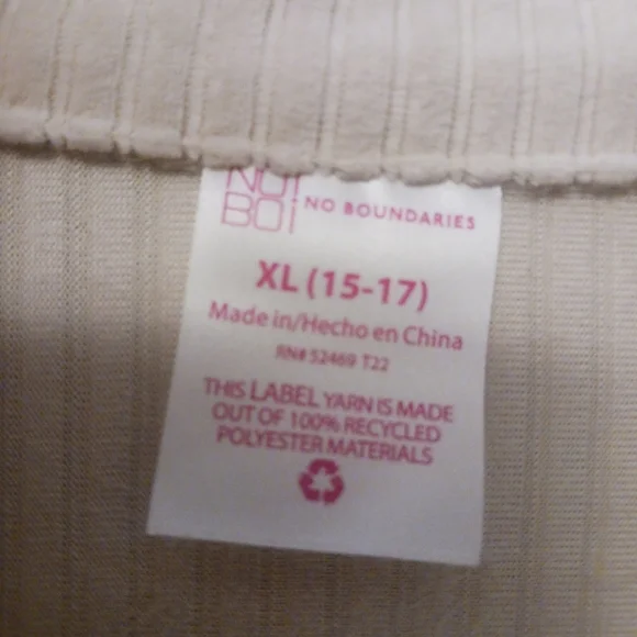 No Boundaries XL women's creme long-sleeve button down top - Picture 3 of 3